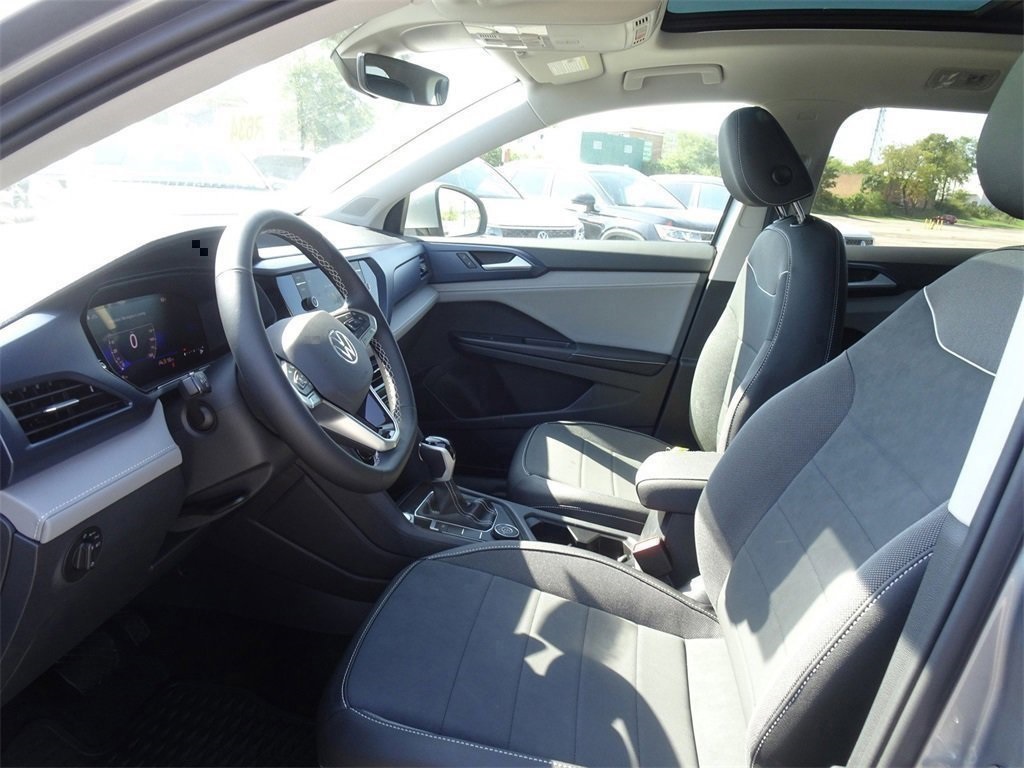 2024 Volkswagen Taos SE photo 10