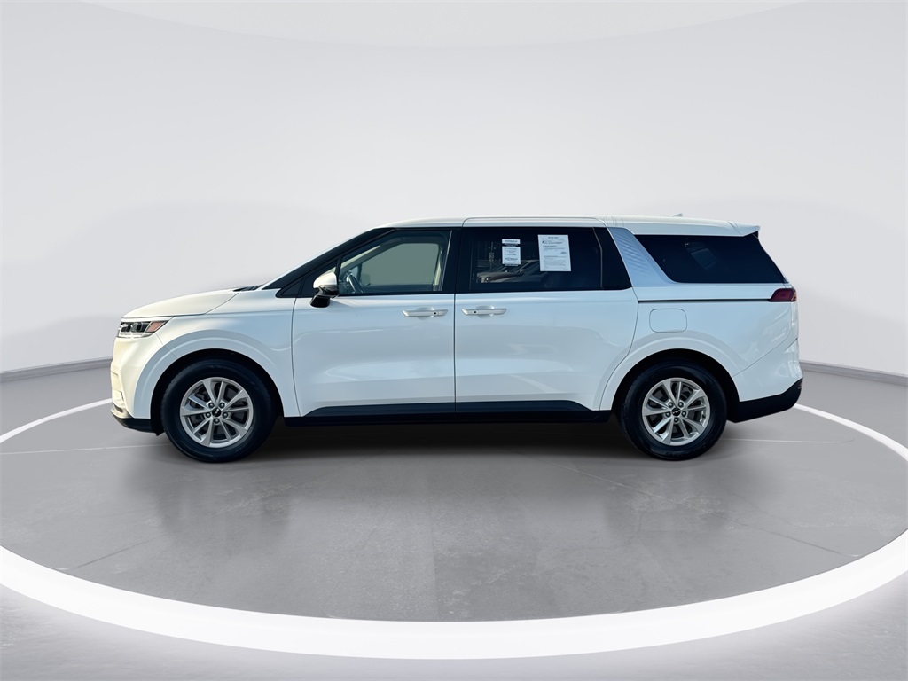 2024 Kia Carnival LX photo 5