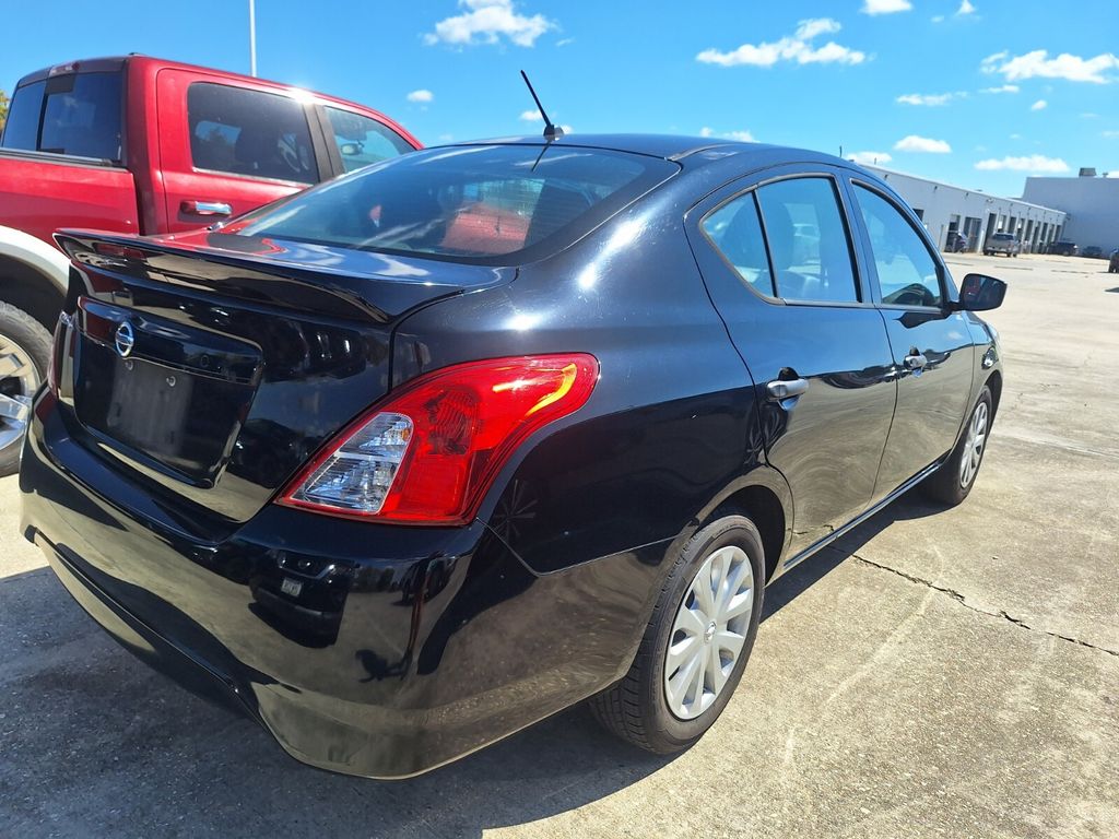 2019 Nissan Versa 1.6 Plus photo 4