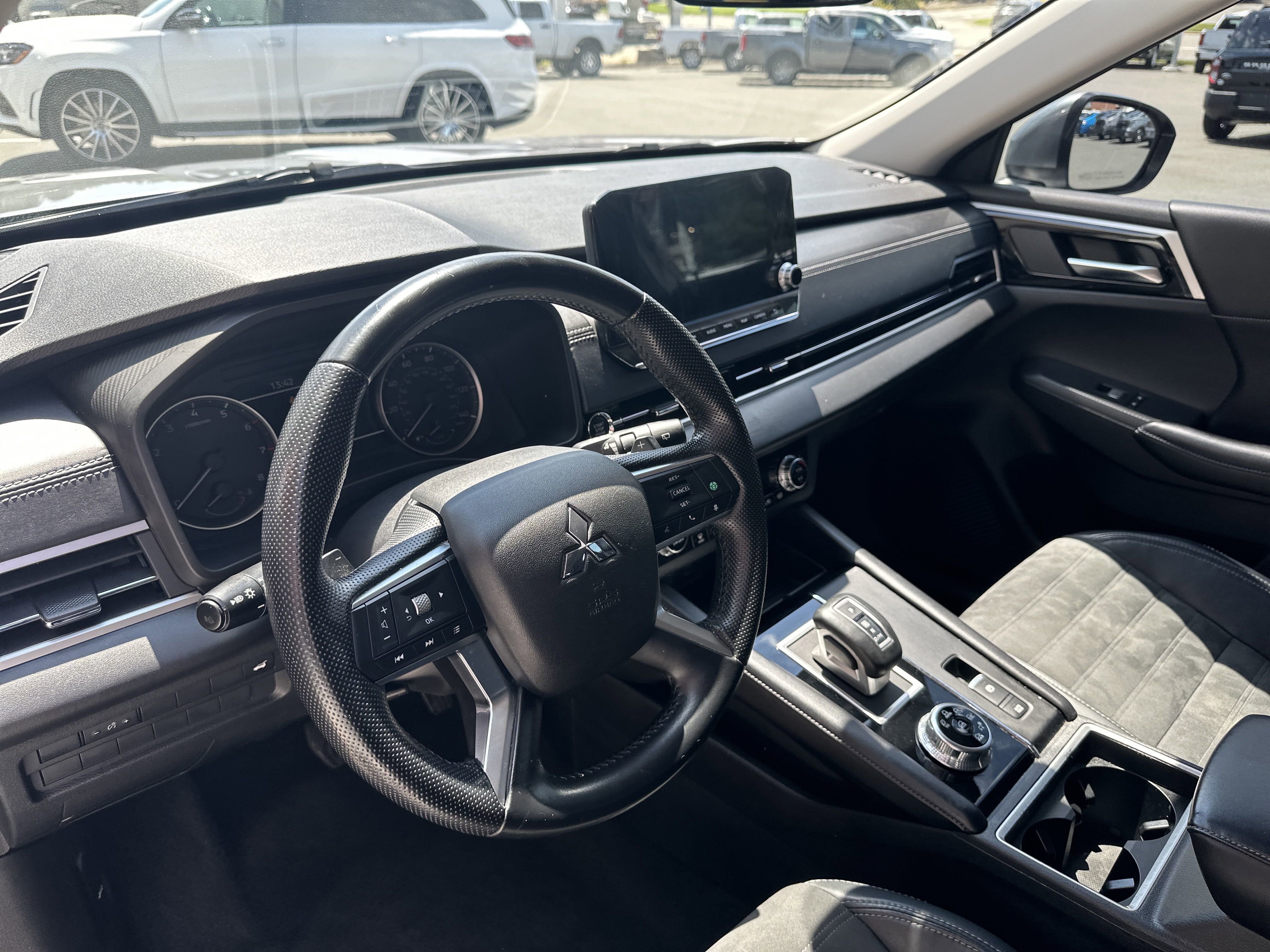 2022 Mitsubishi Outlander Black Edition photo 8