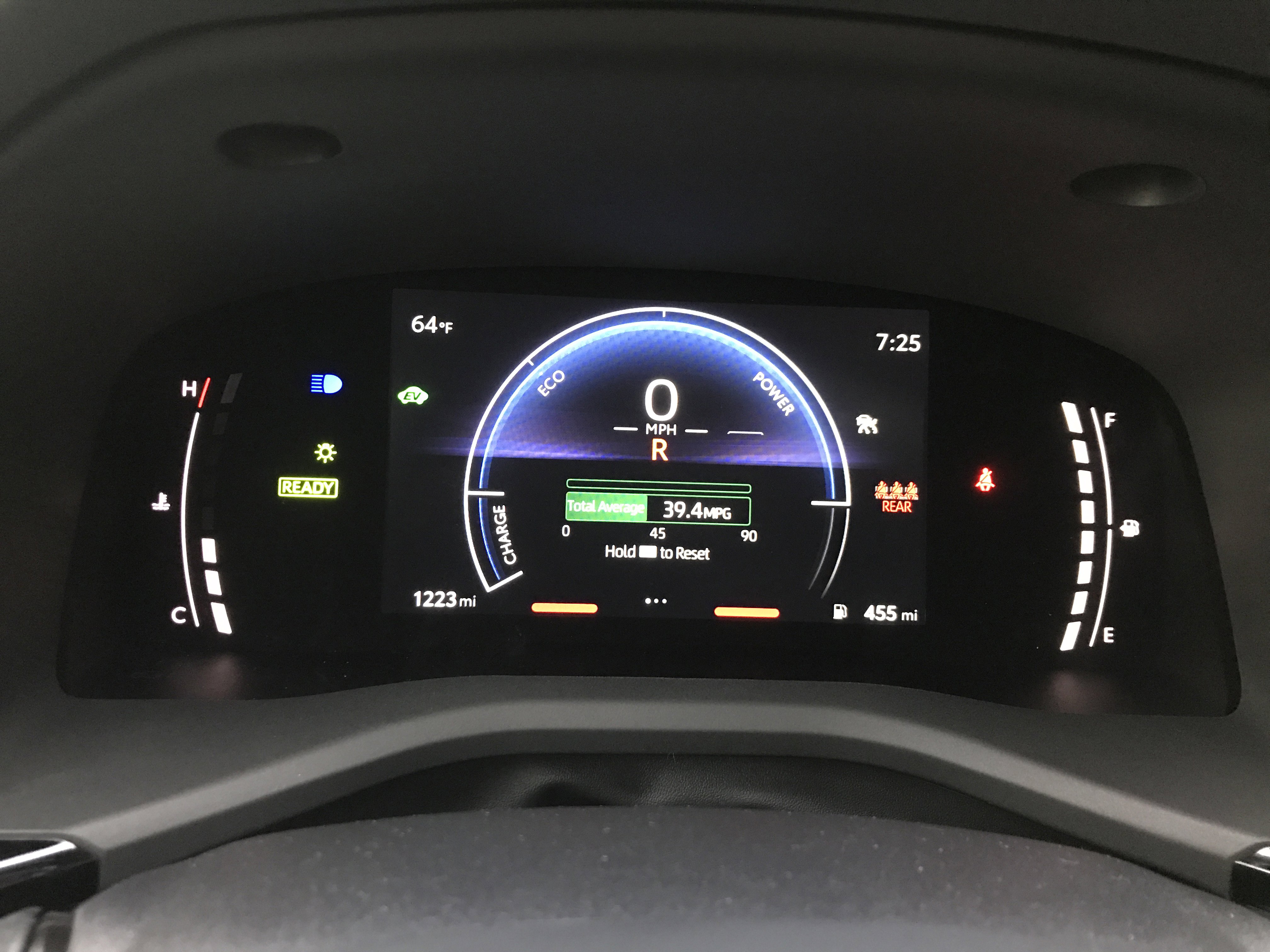 2025 Toyota Camry SE photo 9