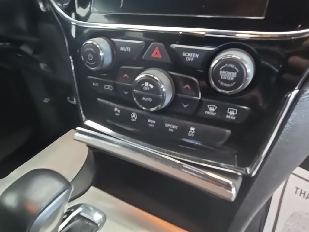 2019 Jeep Grand Cherokee Laredo E photo 22