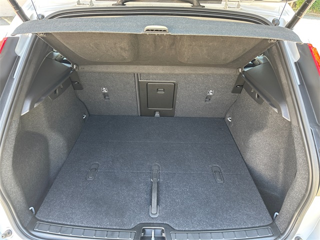 2022 Volvo XC40 Momentum T5 AWD photo 15