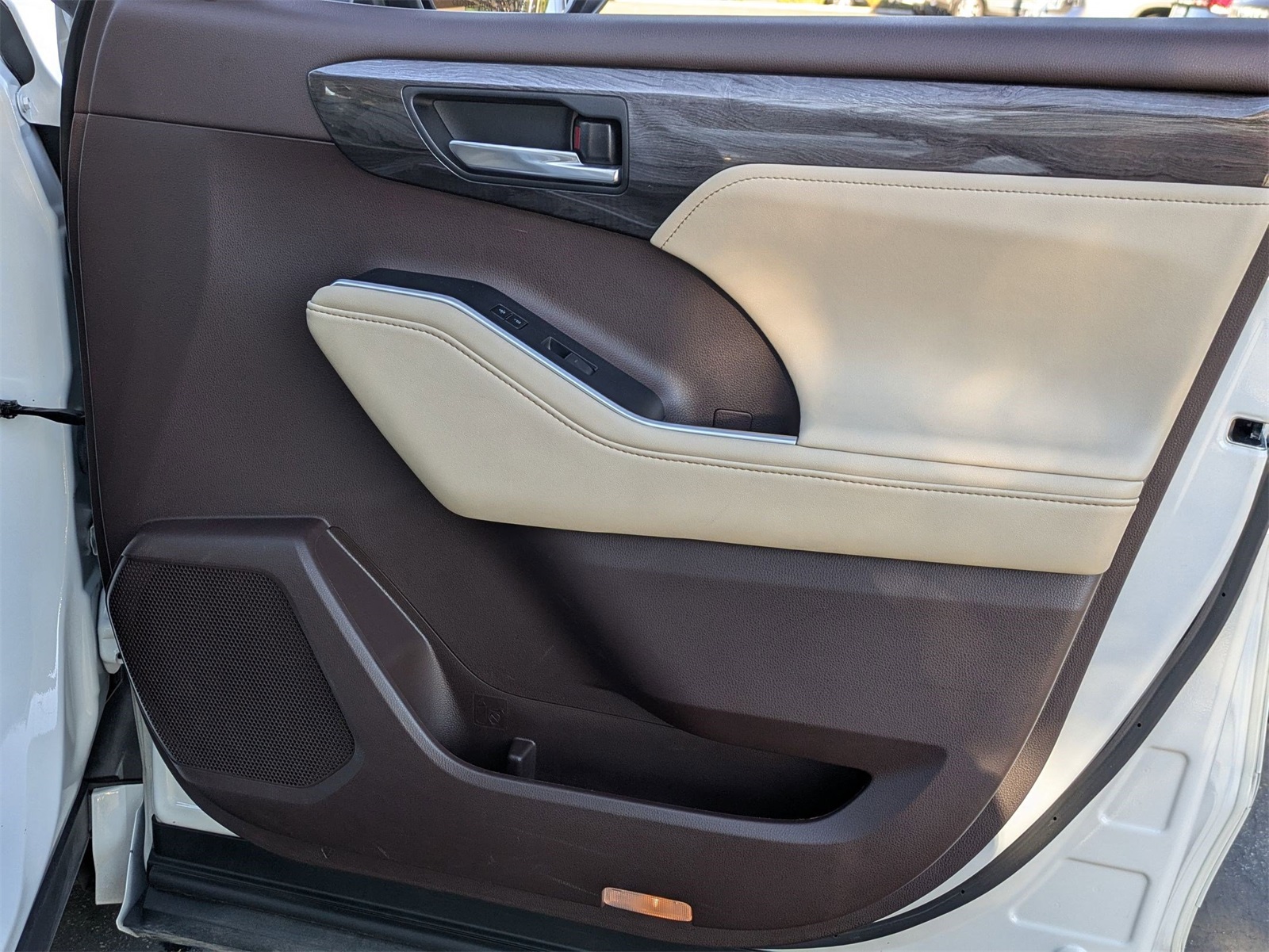 2020 Toyota Highlander Limited photo 17