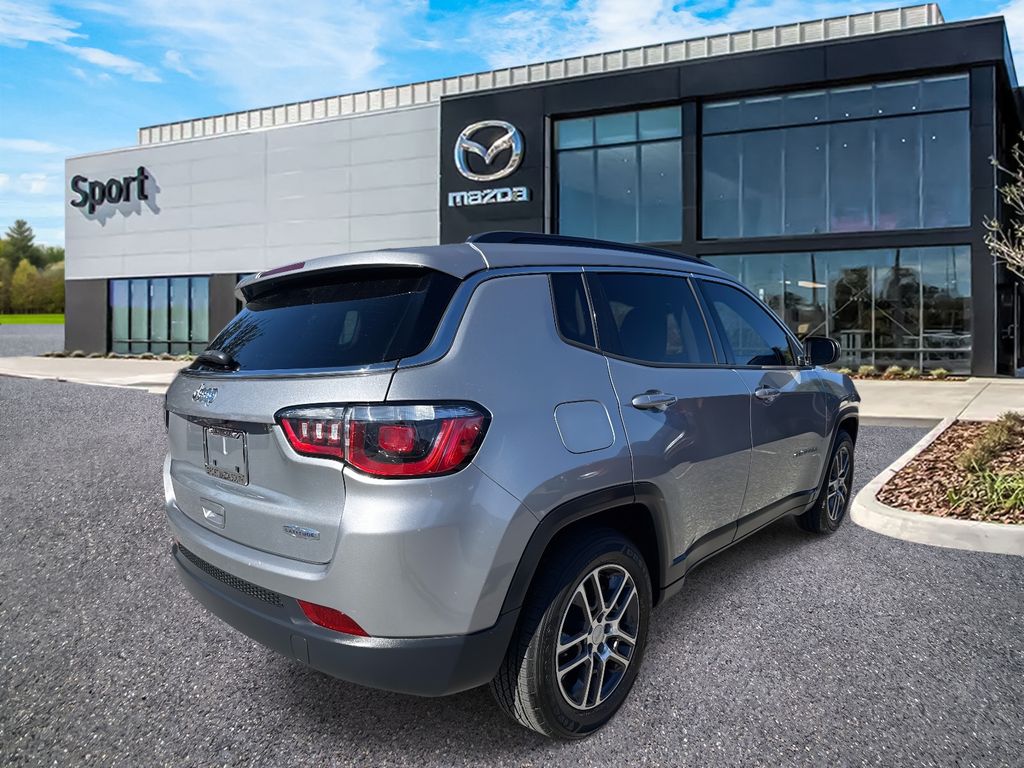 2020 Jeep Compass Latitude photo 2