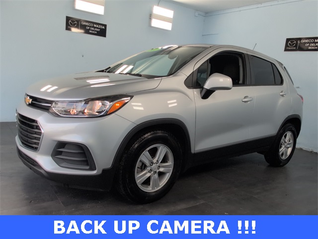 2022 Chevrolet Trax LS photo 3