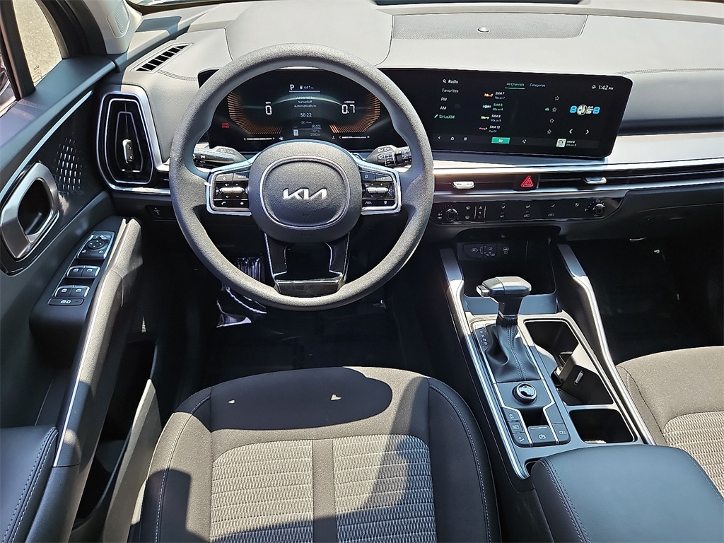 2025 Kia Sorento LX photo 9