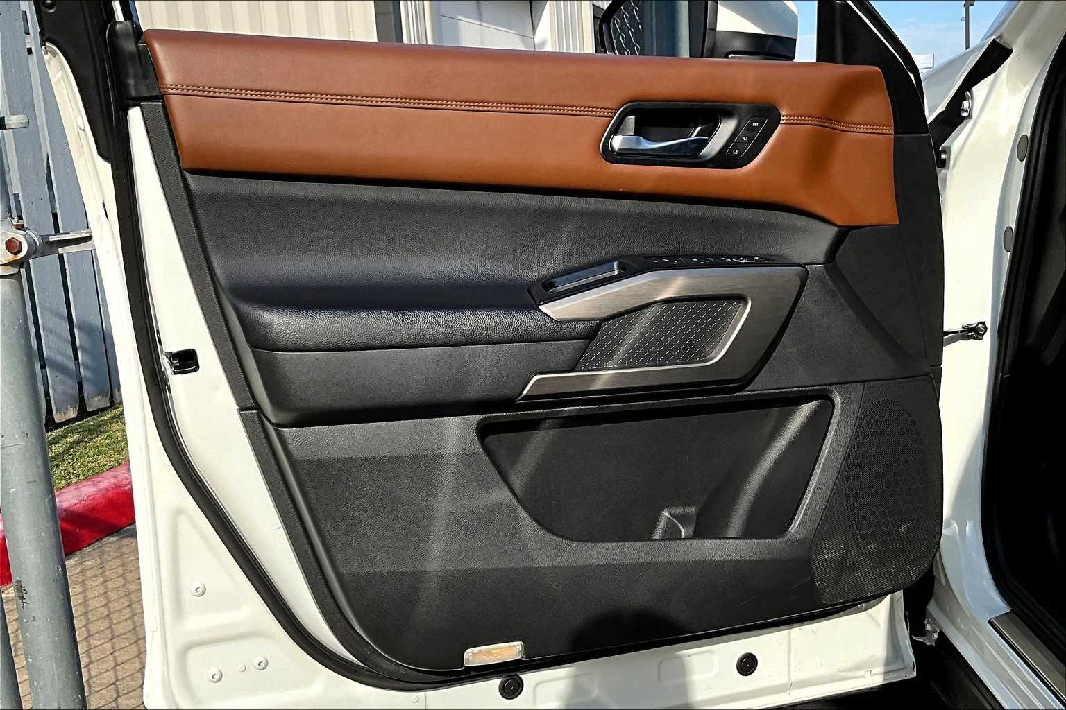 2022 Nissan Pathfinder Platinum photo 18