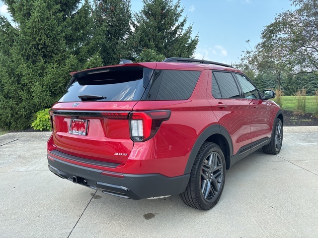 2025 Ford Explorer ST-Line photo 4