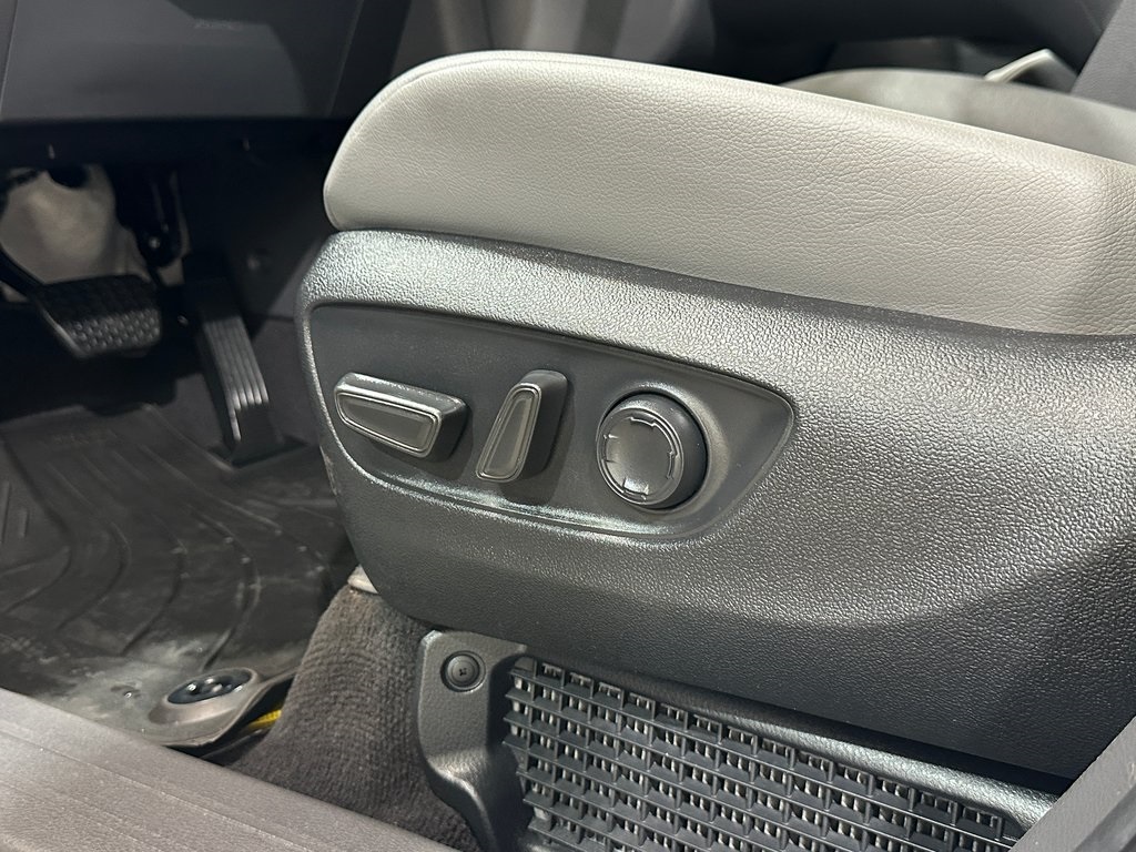 2024 Toyota Sienna XLE photo 15