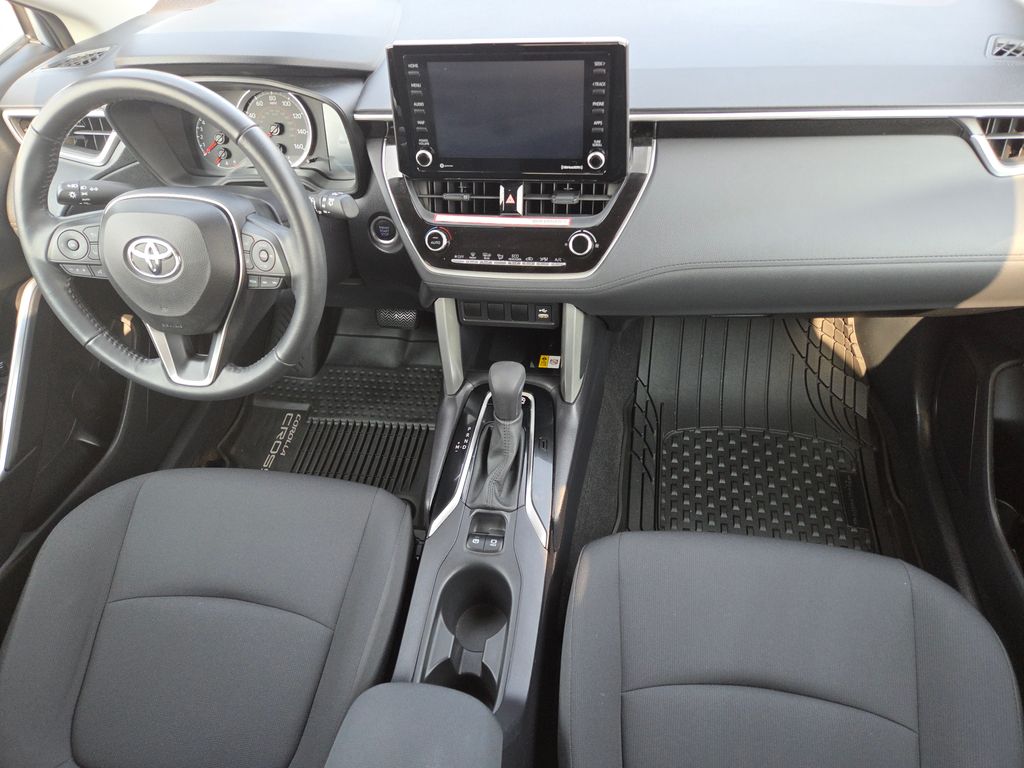 2022 Toyota Corolla Cross LE photo 25