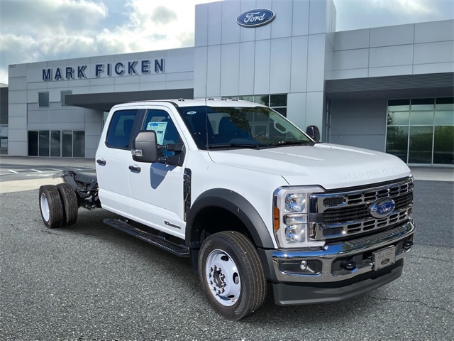 2025 Ford F-450 Super Duty Chassis Cab XL's photo