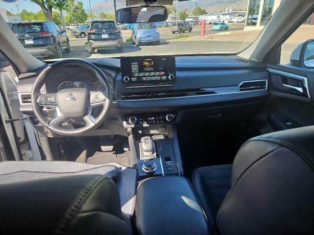 Used 2022 White Diamond Mitsubishi SE image 12