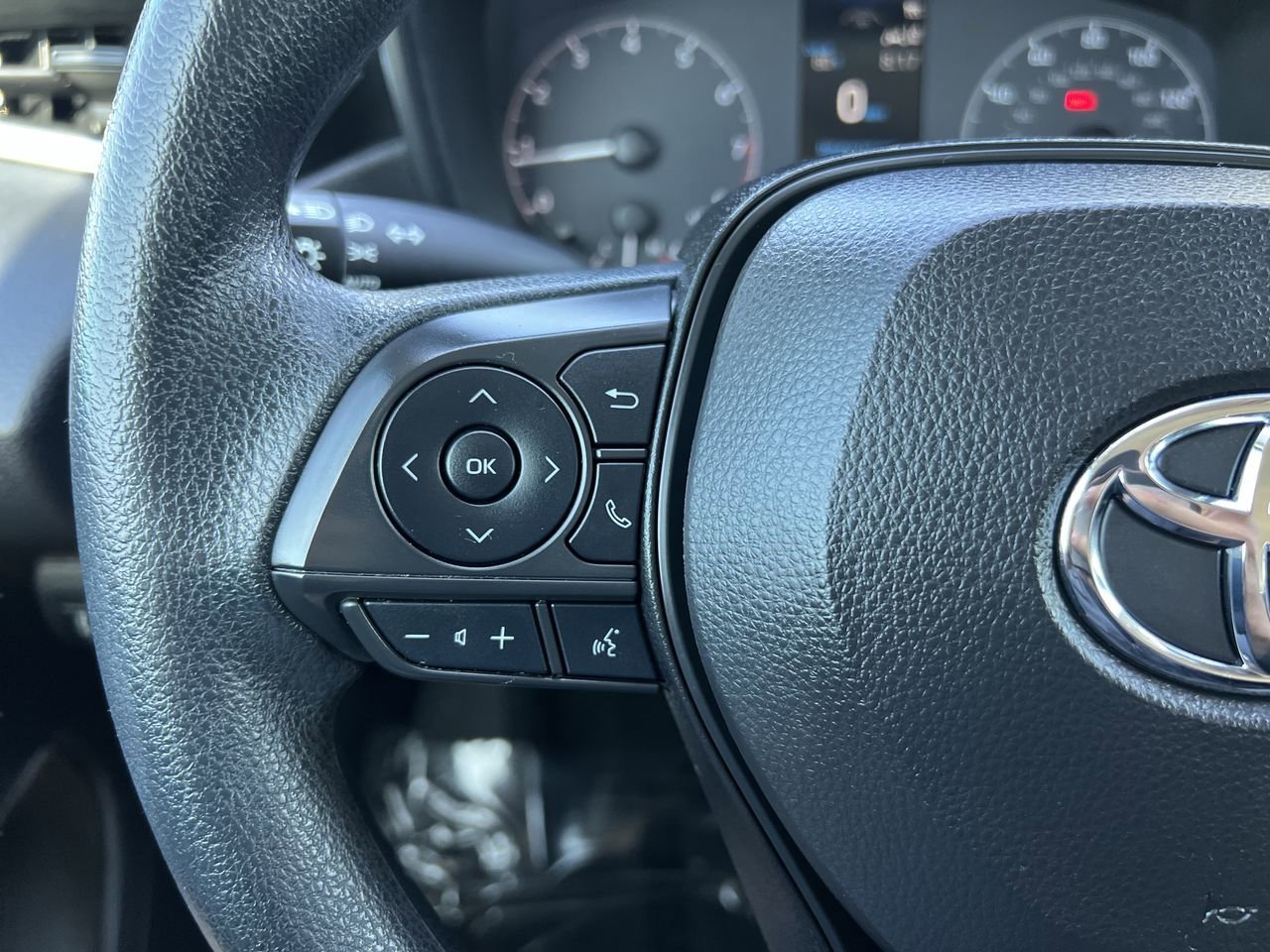2024 Toyota Corolla LE photo 23