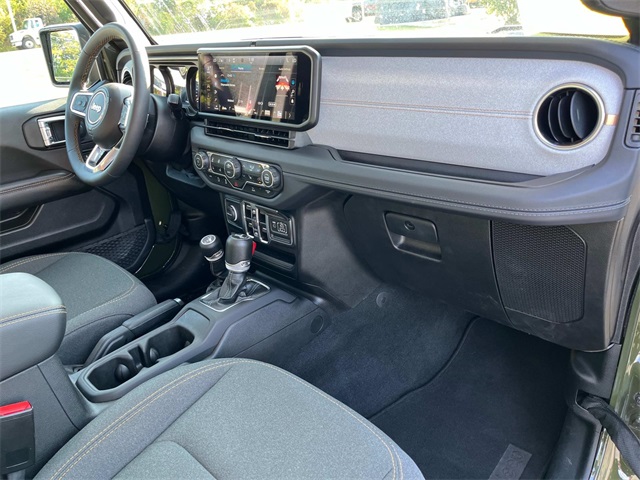 2024 Jeep Wrangler Sahara photo 23
