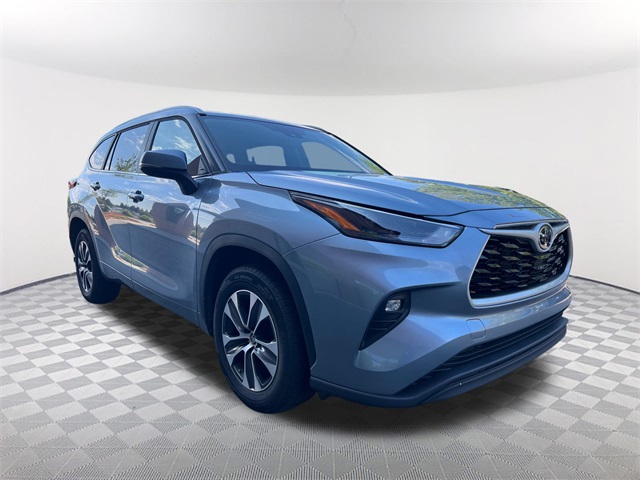 2023 Toyota Highlander XLE photo 3