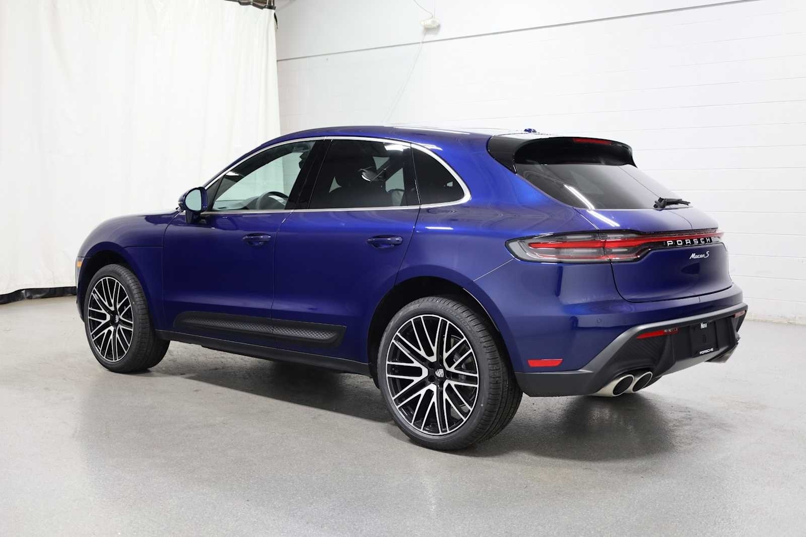 2026 Porsche Macan S photo 2