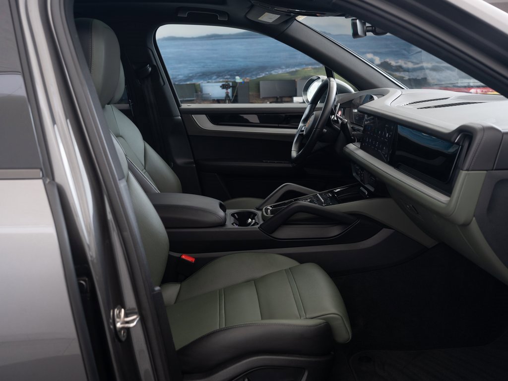2024 Porsche Cayenne photo 20