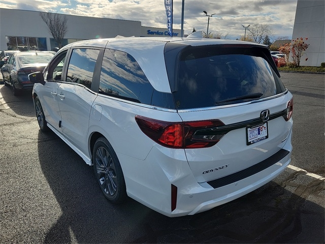 2026 Honda Odyssey Touring photo 3