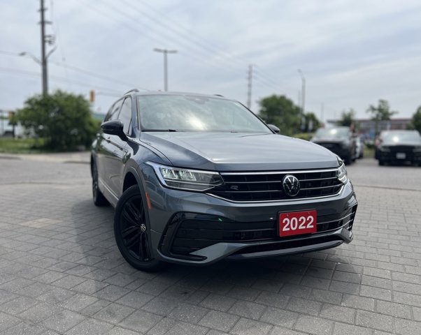 Used 2022 Platinum Gray Metallic Volkswagen Comfortline R-Line Black Edition image 1