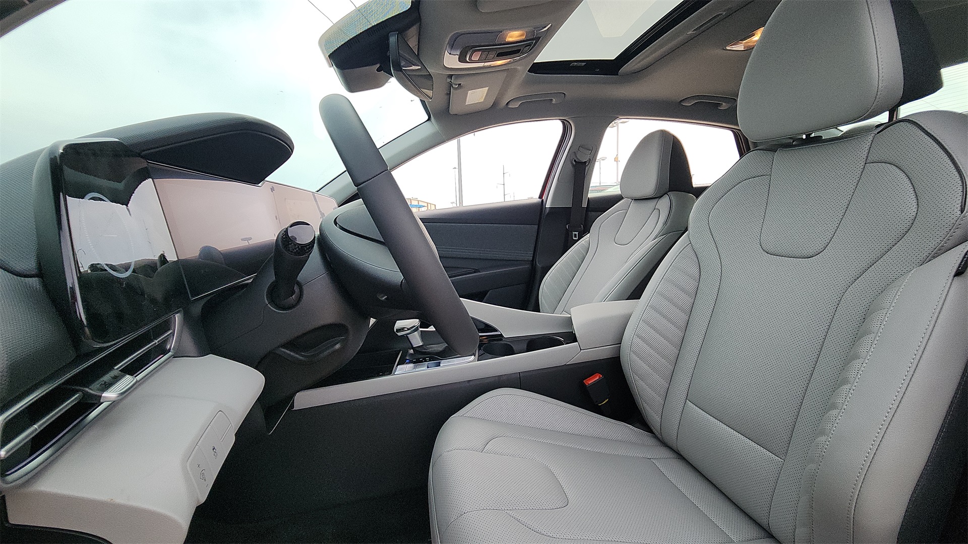 2025 Hyundai Elantra Limited photo 7