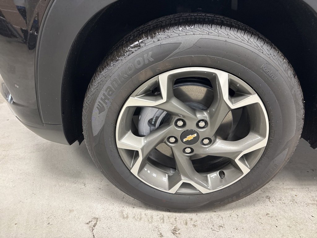 2025 Chevrolet Trax LT photo 9
