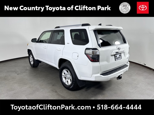 2022 Toyota 4Runner SR5 4WD photo 2
