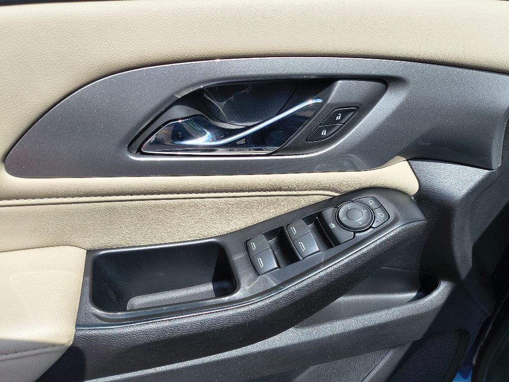 2022 Chevrolet Traverse LS photo 13