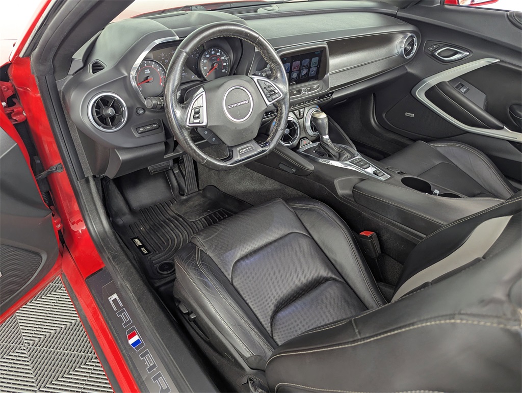 2017 Chevrolet Camaro 2LT photo 10