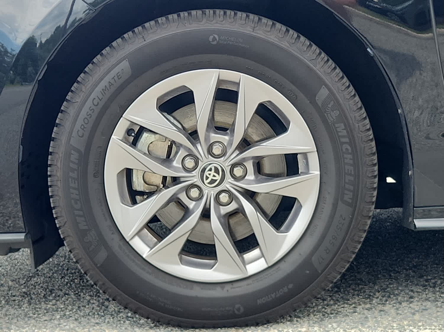 2021 Toyota Sienna XLE photo 3
