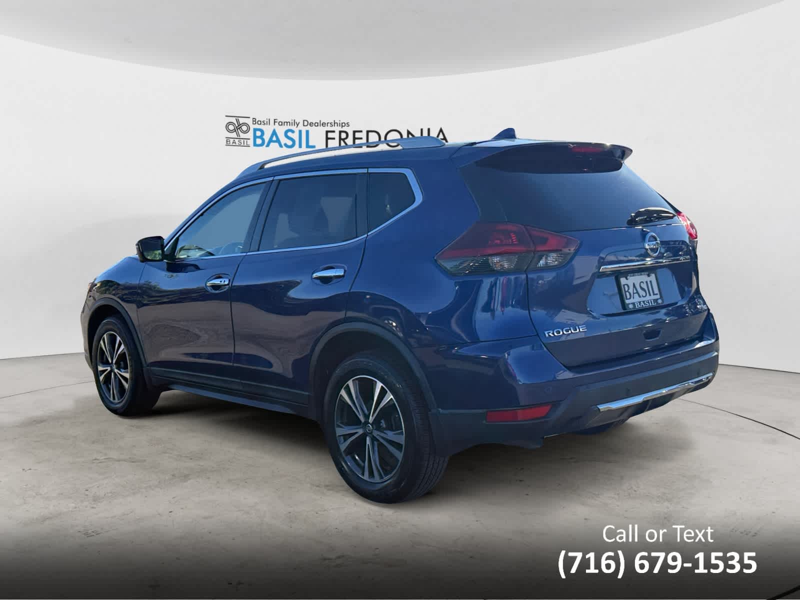 2019 Nissan Rogue SV photo 2