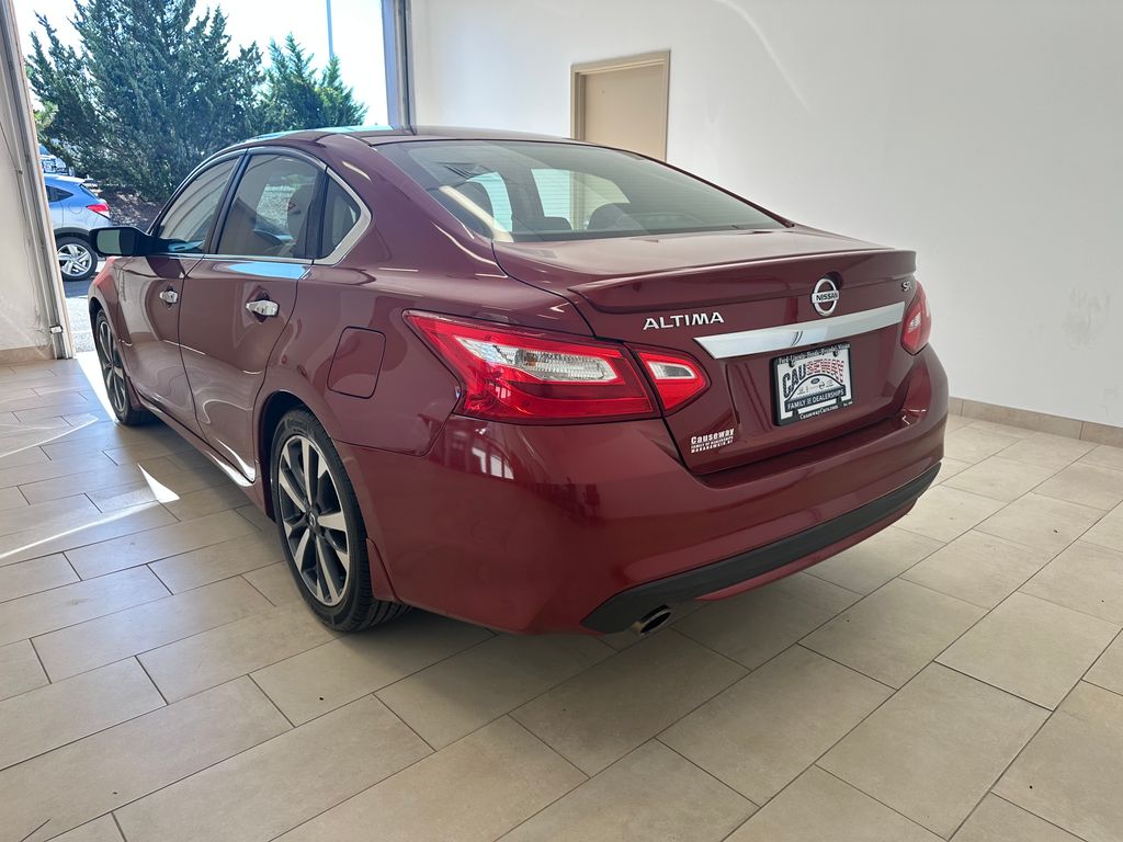 2016 Nissan Altima 2.5 SR photo 4