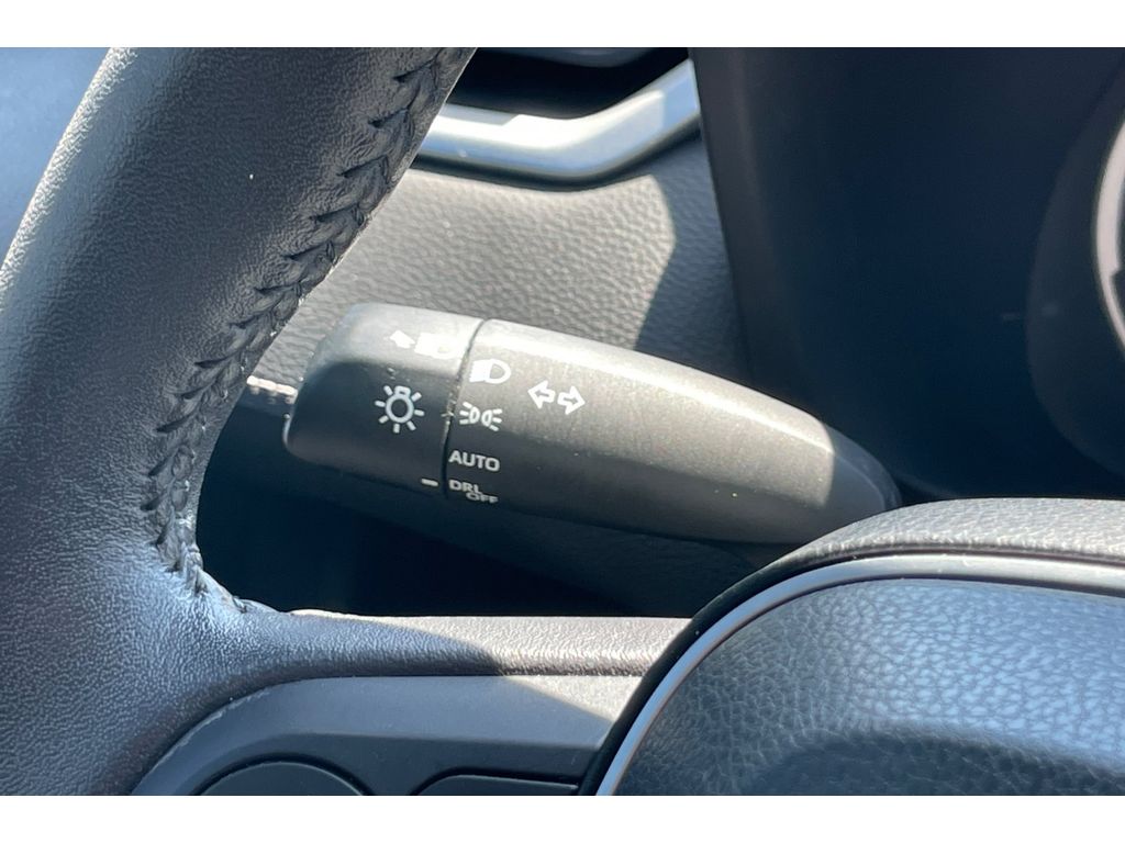 2023 Toyota RAV4 XLE photo 32