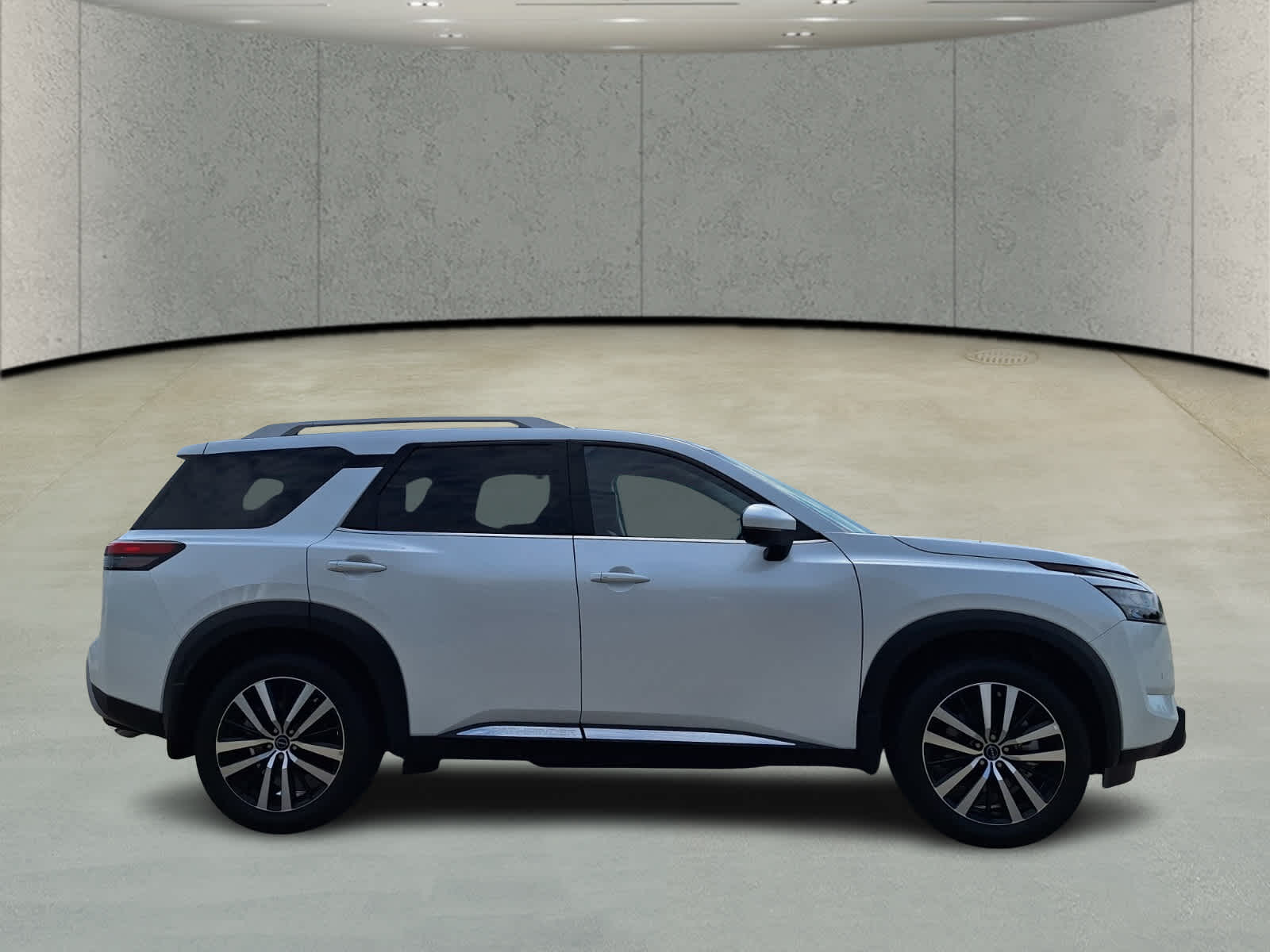 2025 Nissan Pathfinder Platinum photo 4