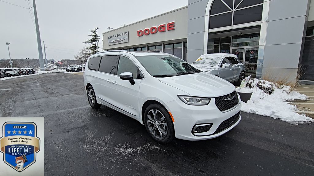 2026 Chrysler Pacifica Pinnacle's photo
