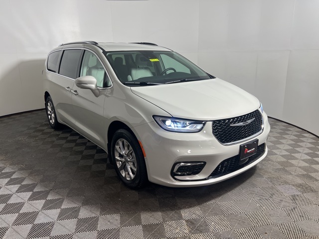 2021 Chrysler Pacifica Touring L's photo