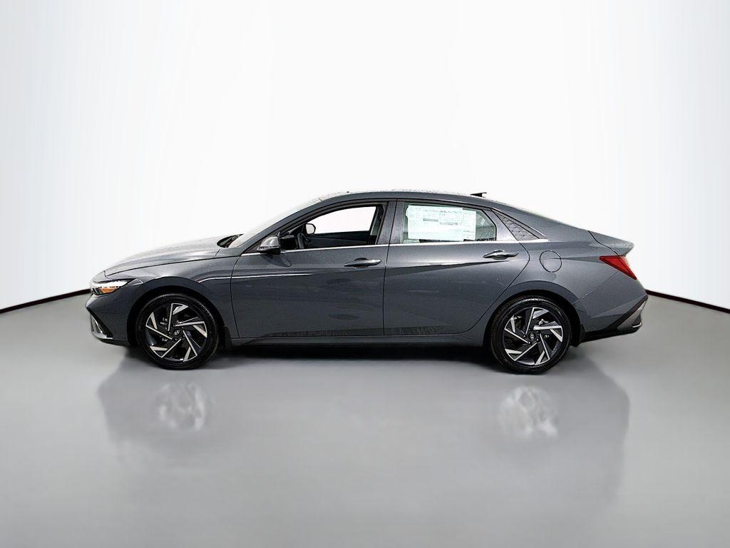 2025 Hyundai Elantra Limited photo 4