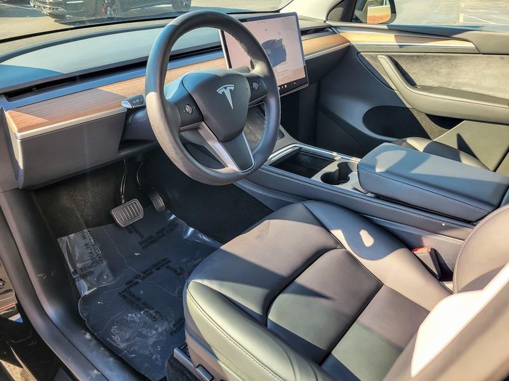 2025 Tesla Model Y Long Range photo 8
