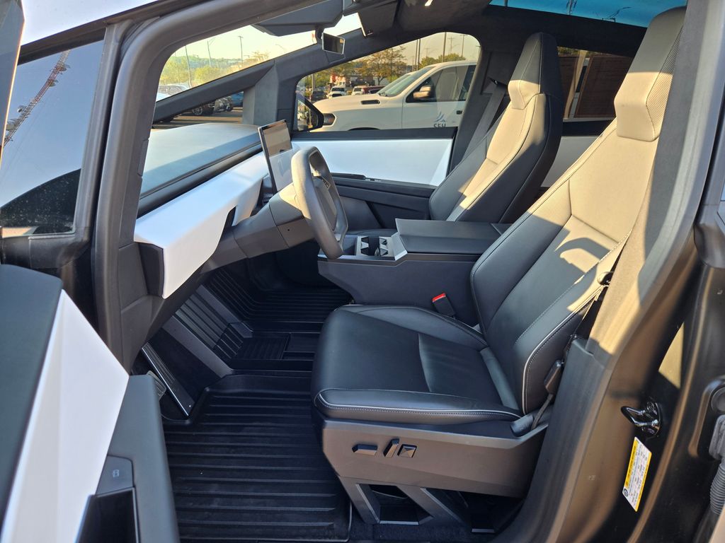 2024 Tesla Cybertruck photo 10