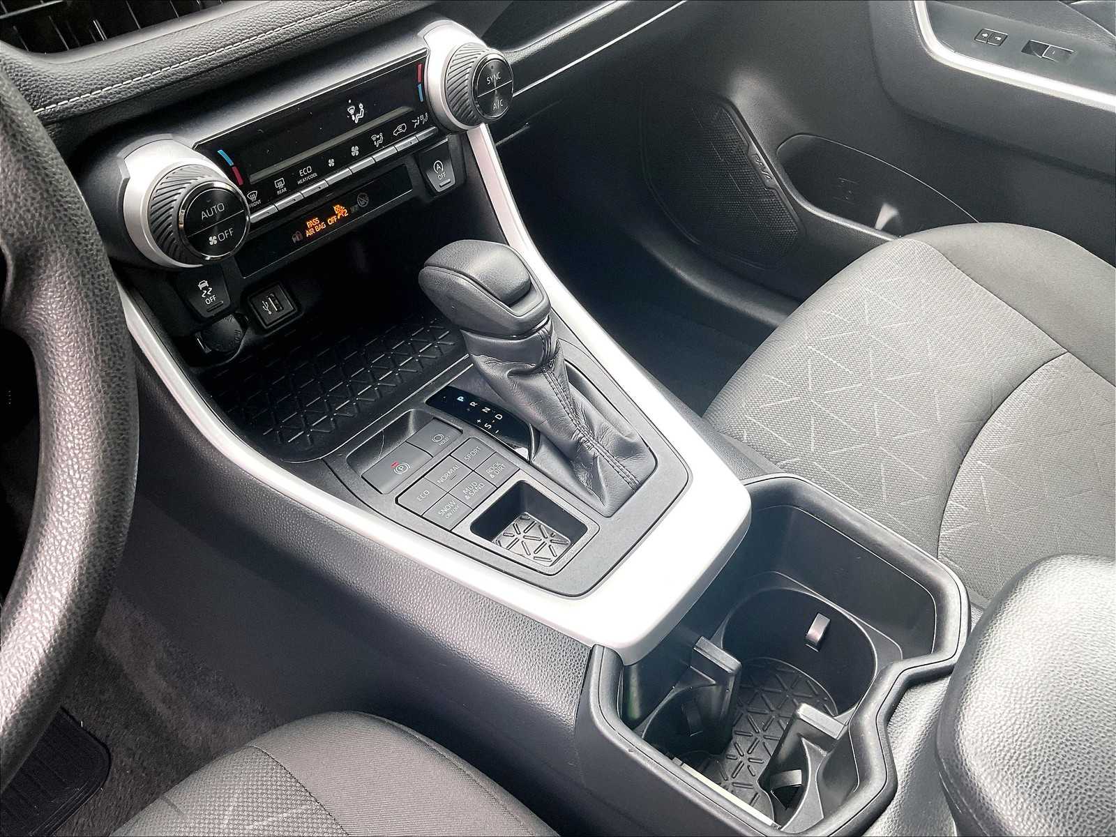 2024 Toyota RAV4 XLE photo 20