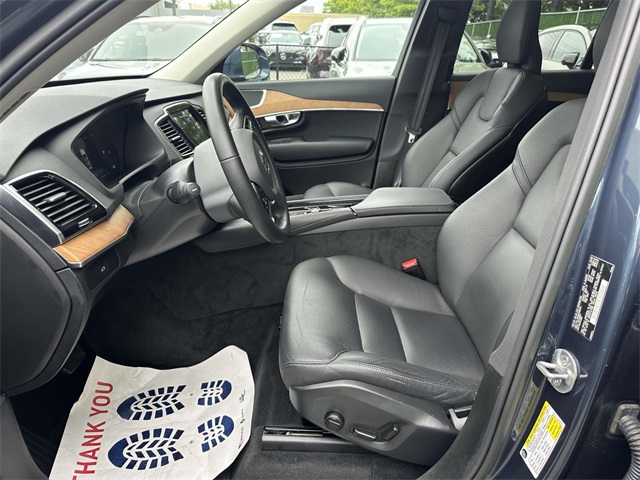 2023 Volvo XC90 B5 Plus photo 11