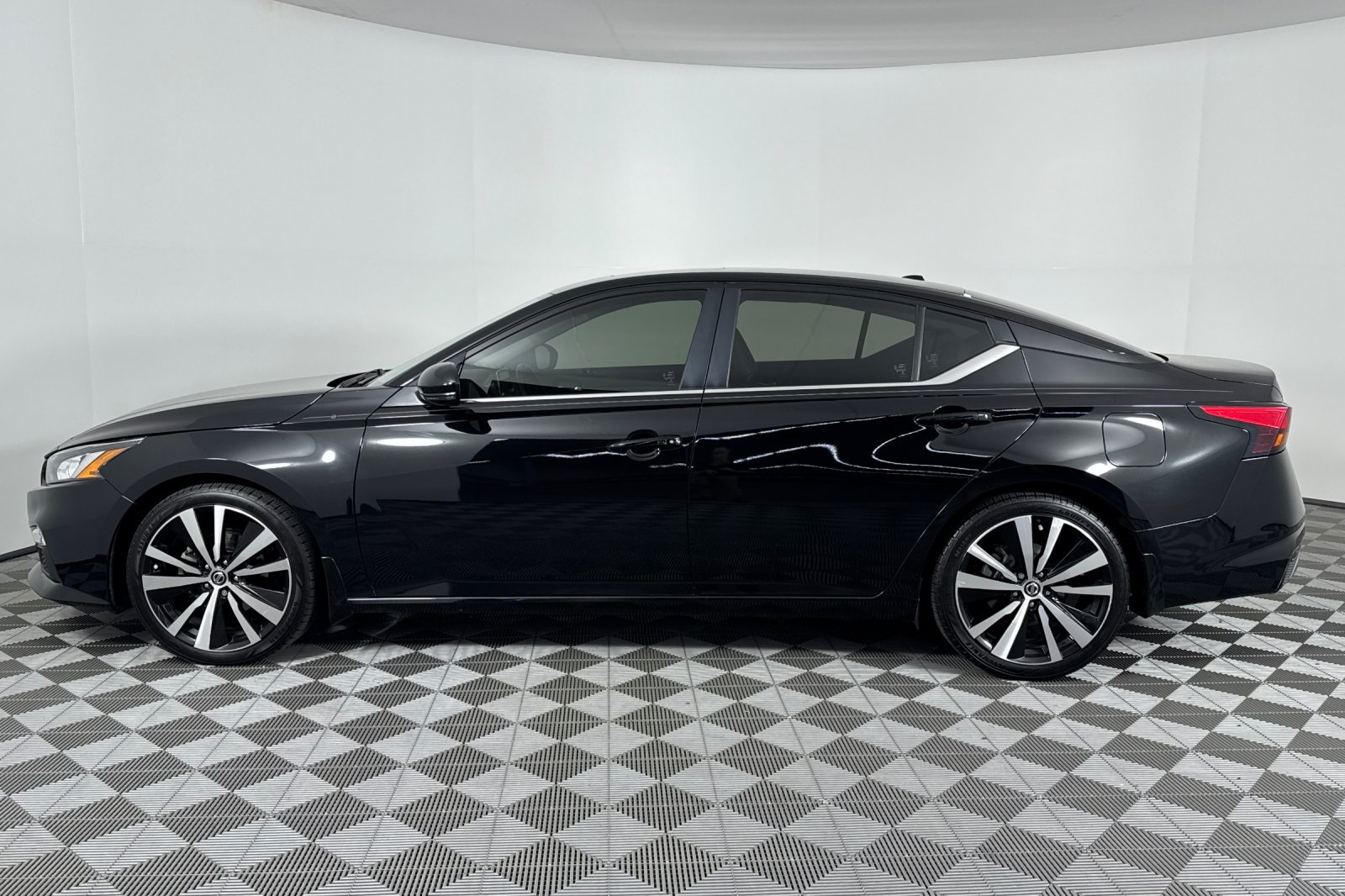 2019 Nissan Altima 2.5 SR photo 6