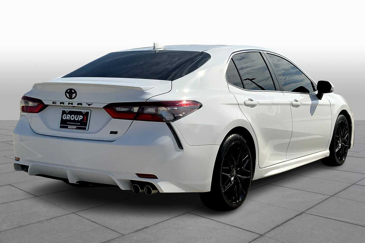2022 Toyota Camry SE photo 11