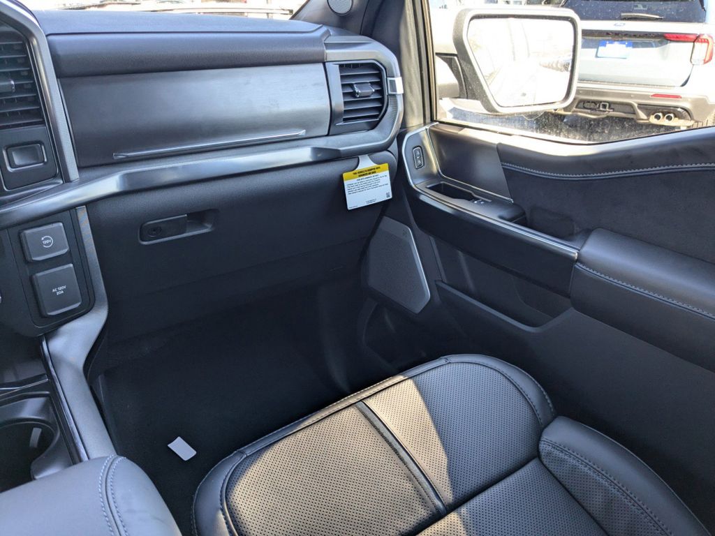 2025 Ford F-150 Platinum photo 16
