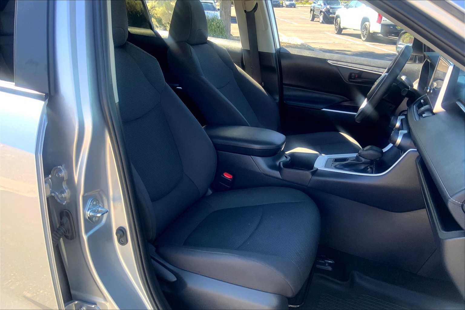 2025 Toyota RAV4 LE photo 6