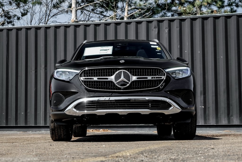 2025 Mercedes Benz GLC 300 4MATIC photo 4