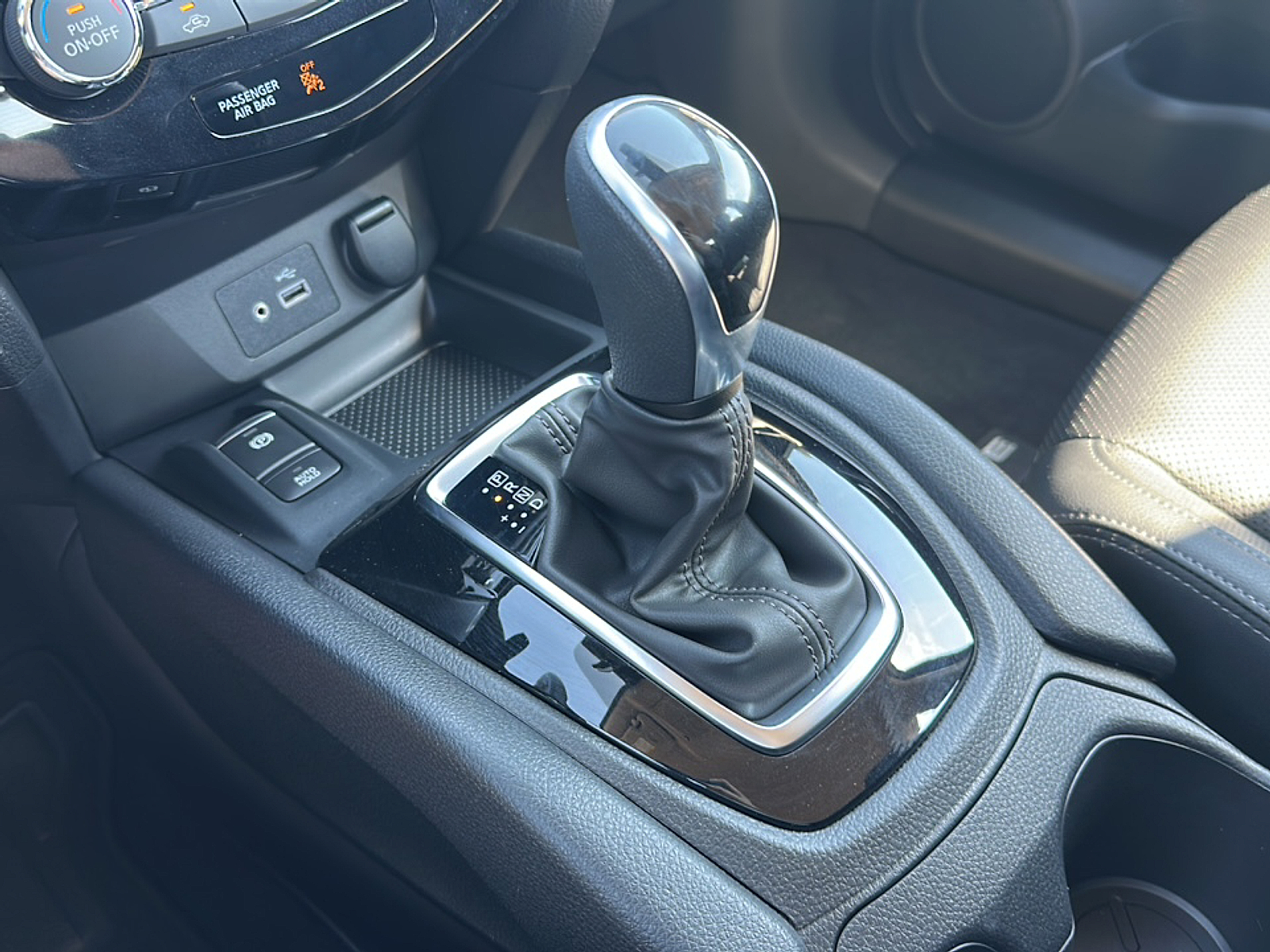2022 Nissan Rogue Sport SL photo 9