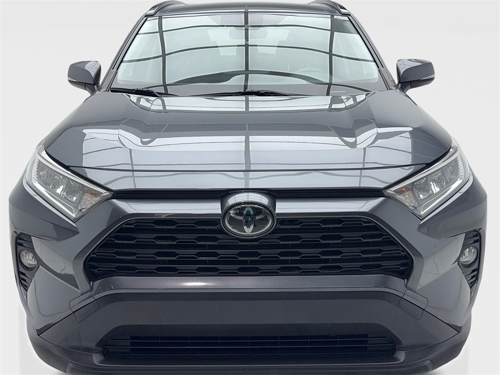 2021 Toyota RAV4 XLE Premium photo 3
