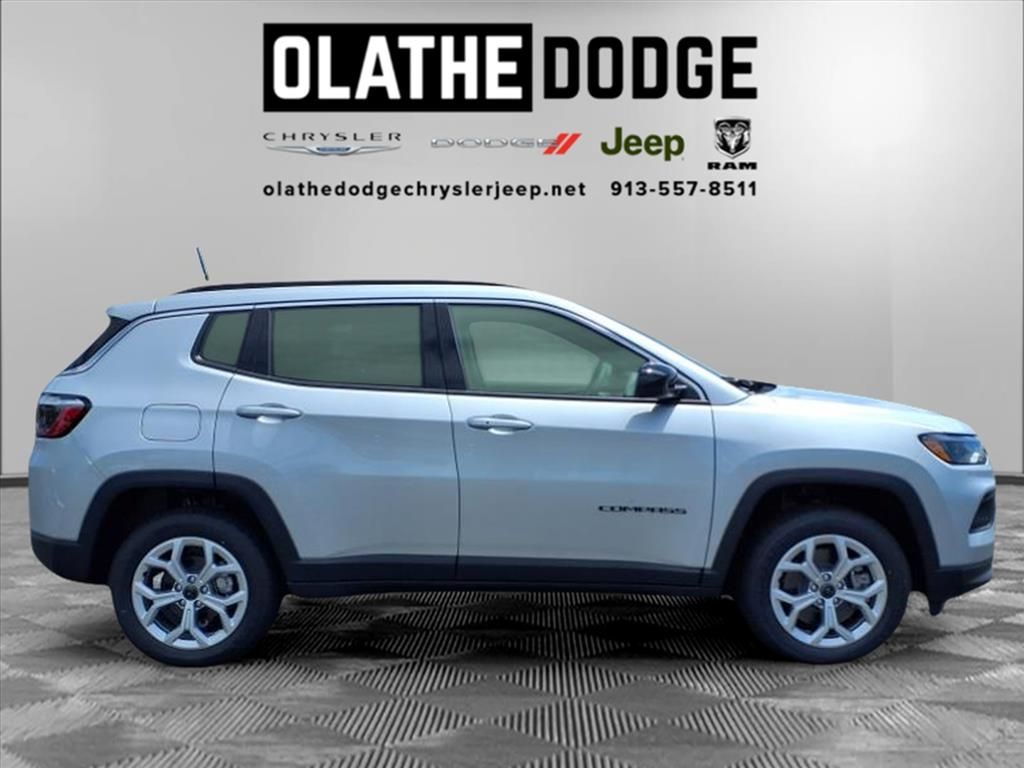 2025 Jeep Compass North Edition Latitude photo 24