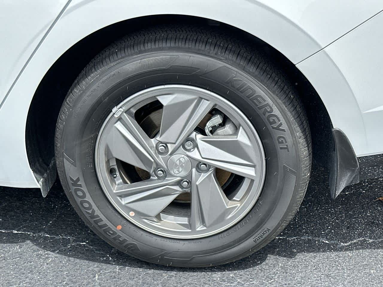 2025 Hyundai Elantra SE photo 9